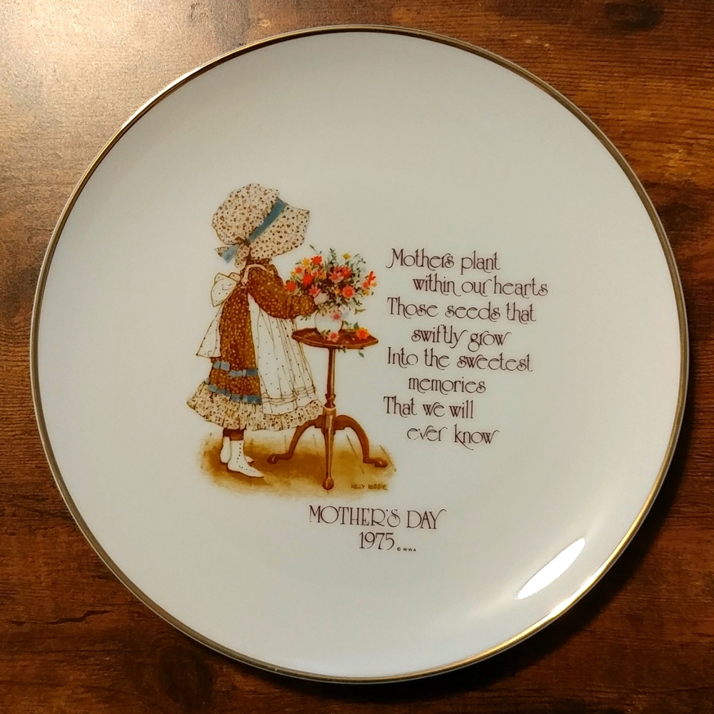 Vintage 1975 Holly Hobbie Decorative Mother's Day Plate